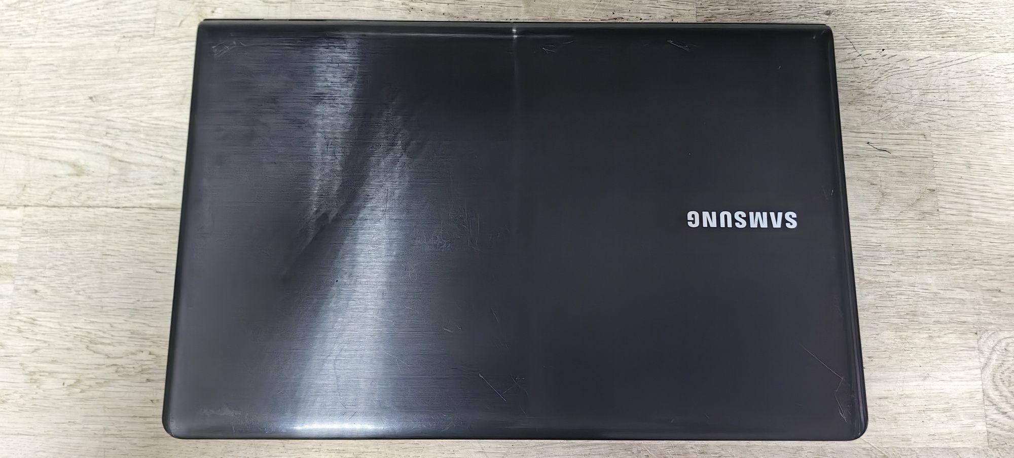 Ноутбук Samsung 355e/AMD E2-1800/Ram 4Gb DDR3 /HDD 500Gb /Video 1Gb HD