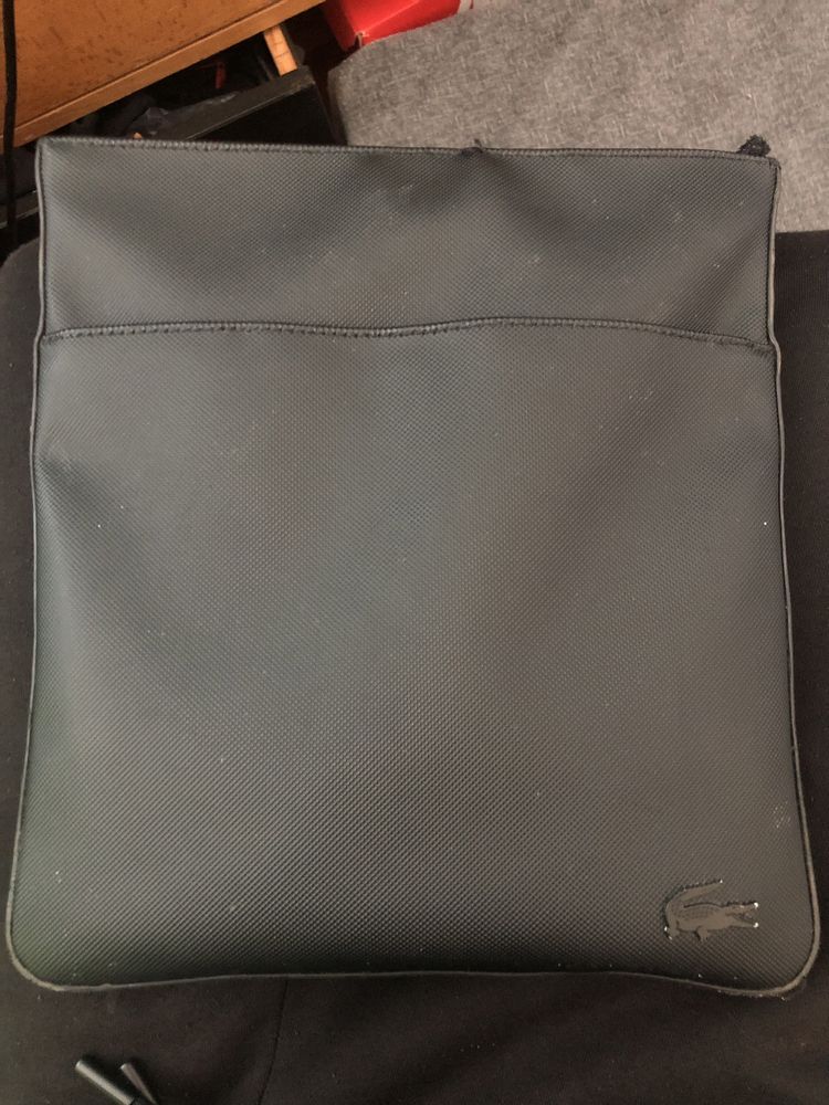 Bolsa da lacoste como nova