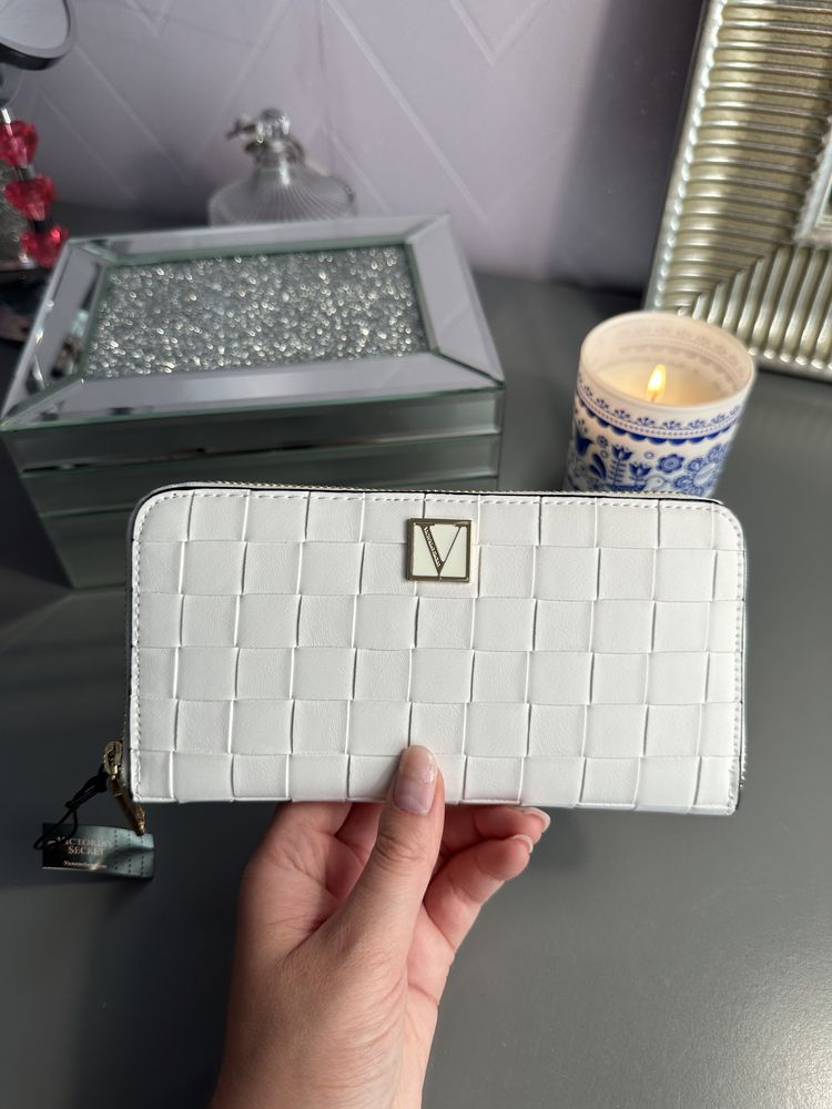 Cudowny biały elegancki portfel Victoria’s Secret
