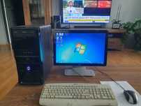 komputer pc  z monitorem