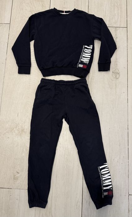 Dres Tommy Hilfiger 152 cm oryginalny