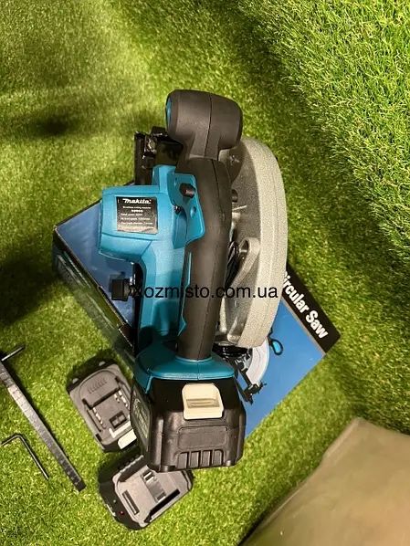 Акумуляторна безщіткова пила Makita DHS680 (48 В, 185 мм, 10800об/хв)