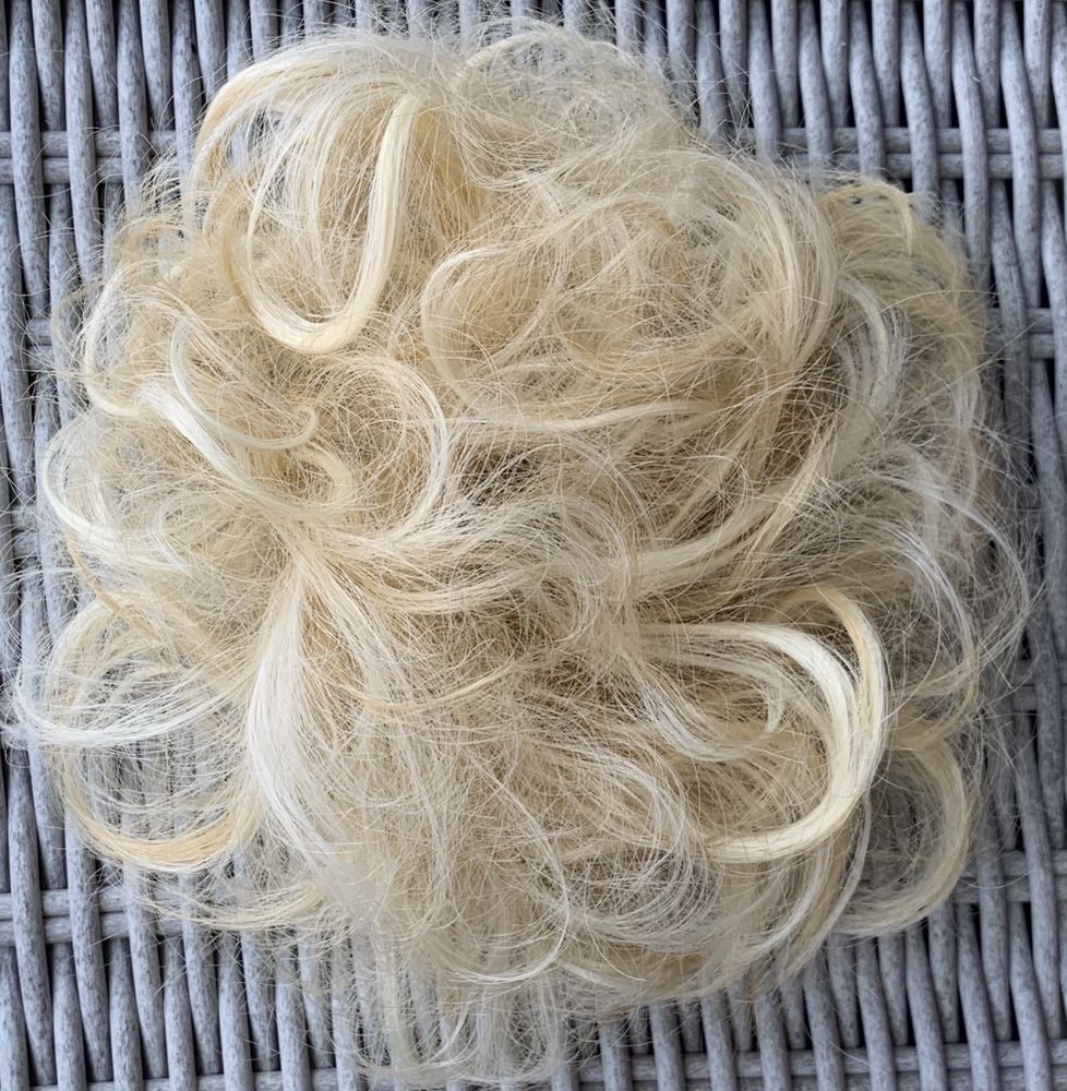 Włosy doczepiane, kremowy blond, kok na gumce ( 248 )