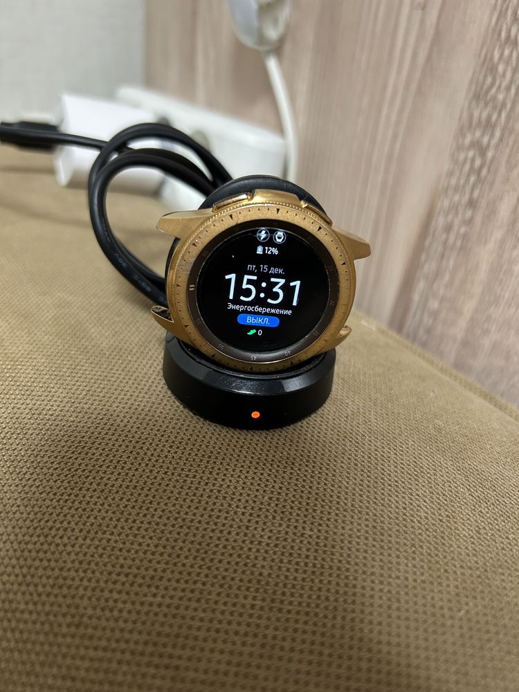 Samsung Galaxy Watch 42mm gold 2018 года (часы самусунг галакси)