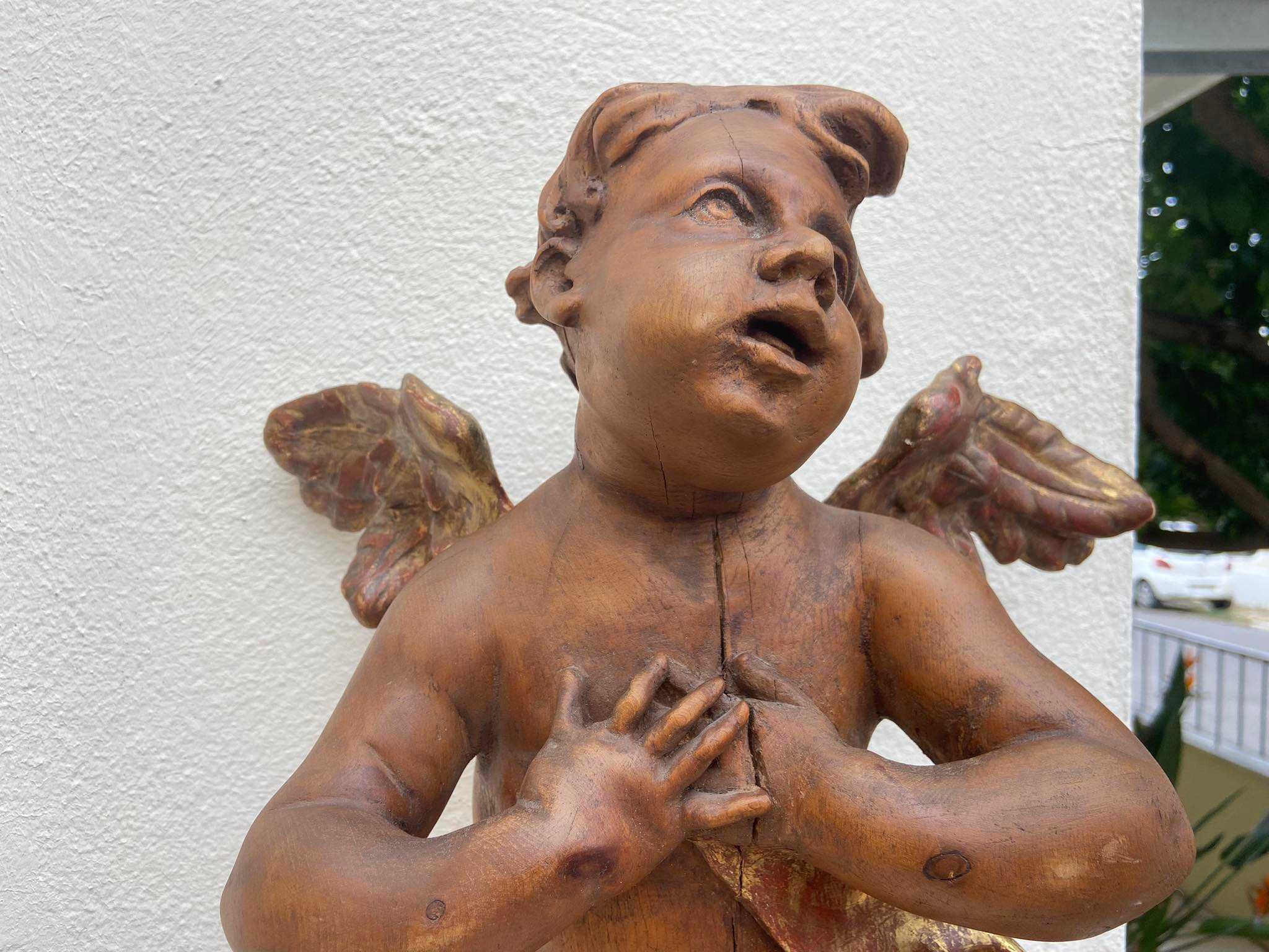 Par de anjos barrocos esculpidos em madeira Sec. XVIII