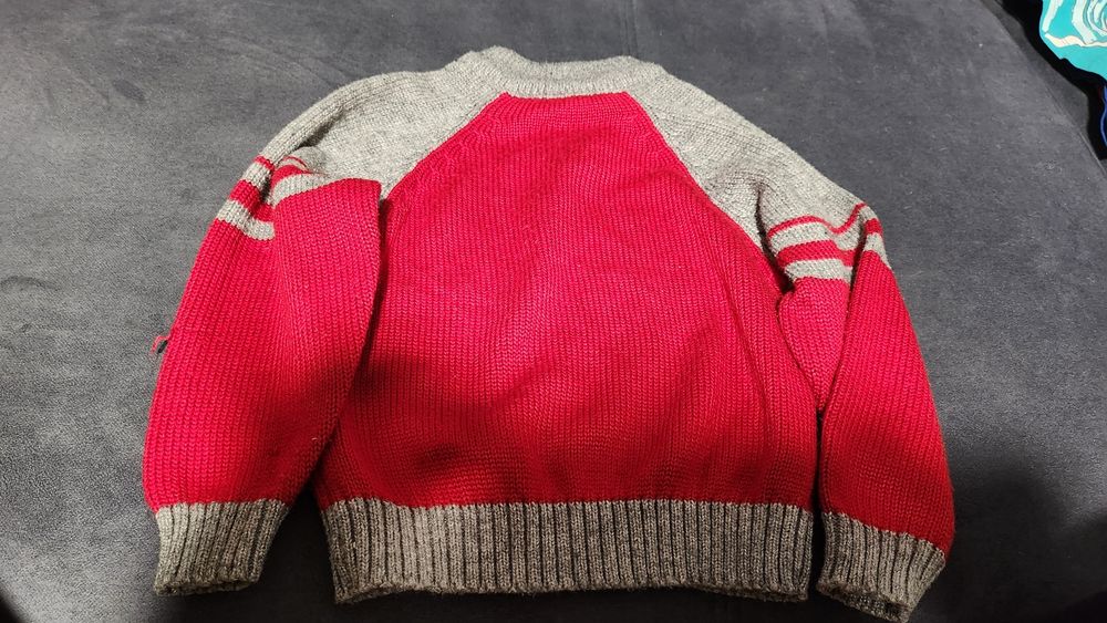 Sweterek z Myszka Miki.