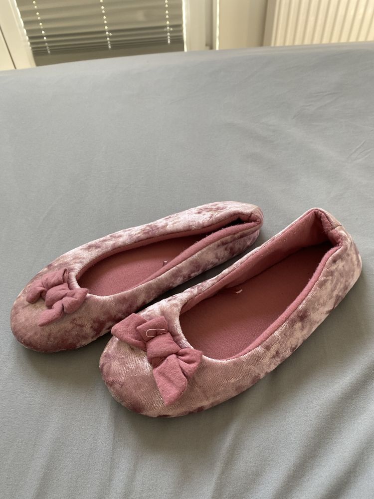 NOWE. miękkie kapcie 35