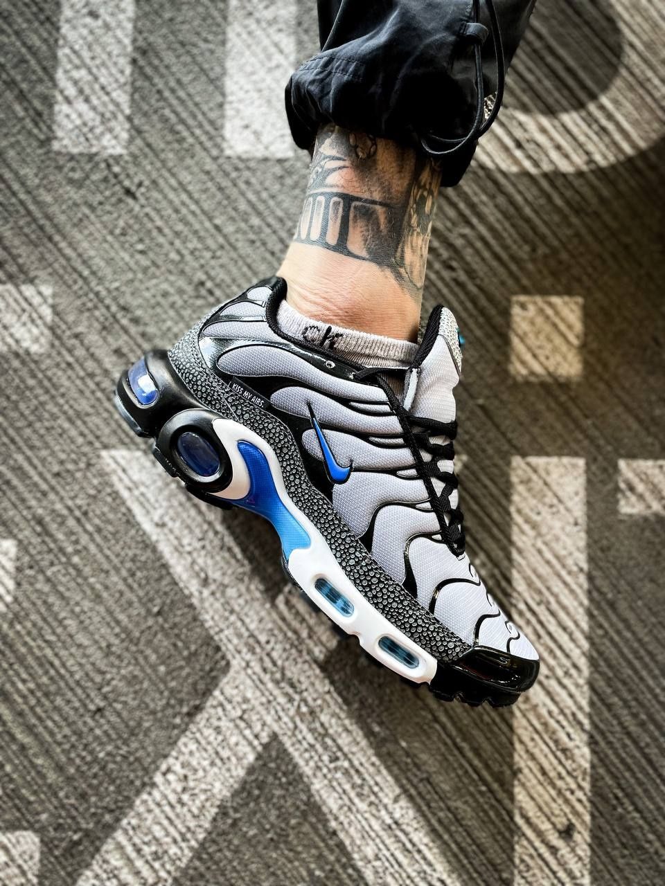 Чоловічі кросівки Nike Air Max Plus Schwarz Grey Blue(літо)