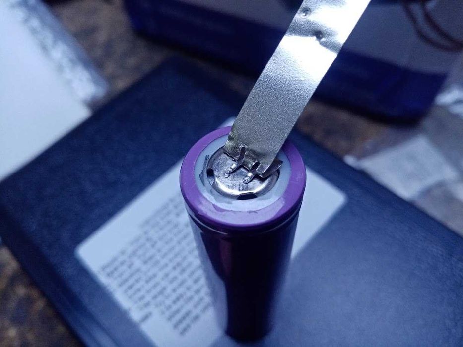 Точечна зварка на акумуляторі 8.4В