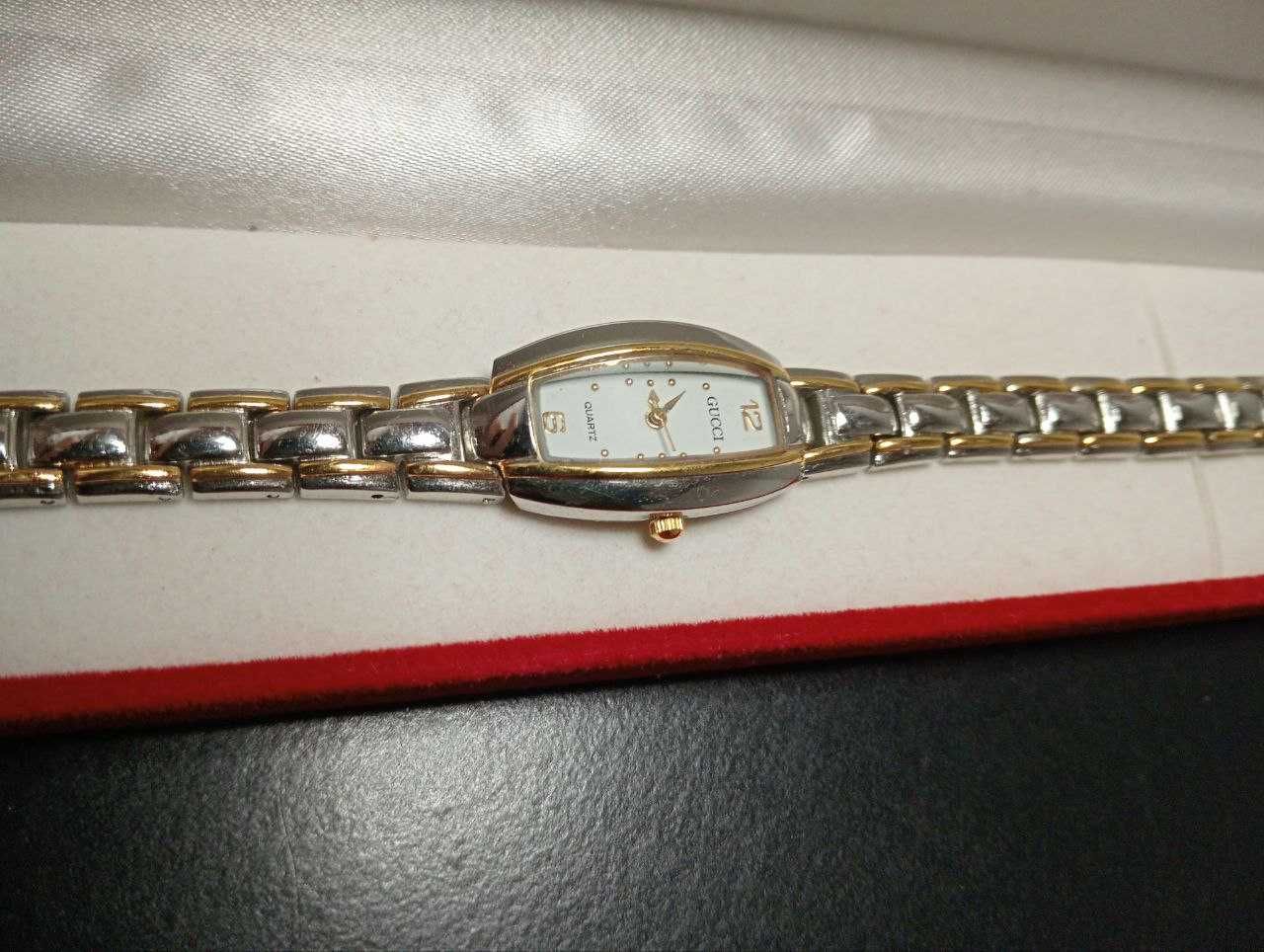 Женские часы Gucci