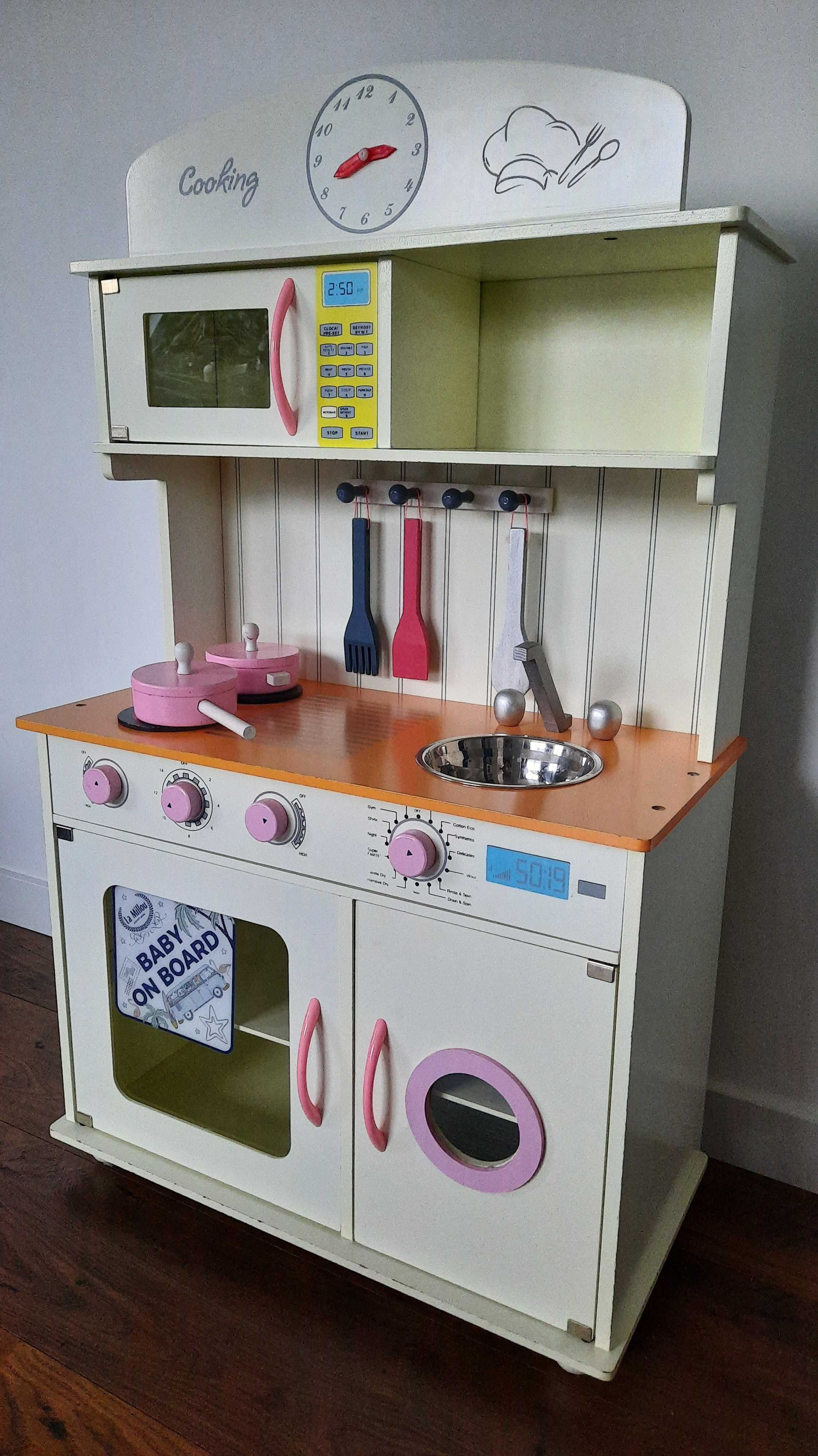Drewniana kuchnia z pralką dla dzieci