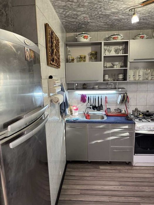 Продам 3х комнатную квартиру.  Шевченковский район. Метро 23 Августа.