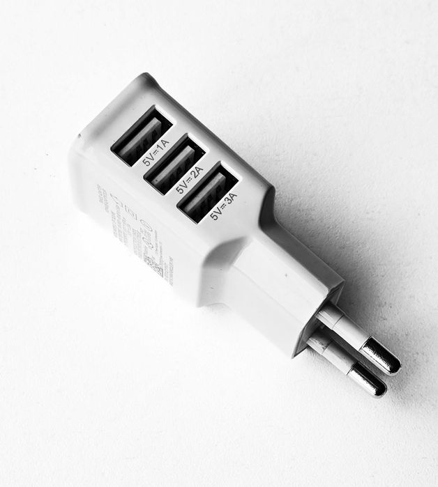 Carregador USB triplo 2.0A