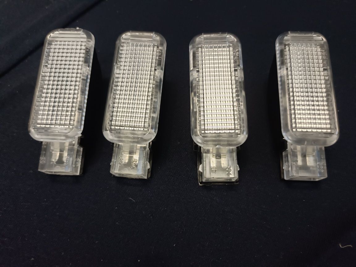 Lampki oświetlenia wnętrza oryginalne Audi A4B8