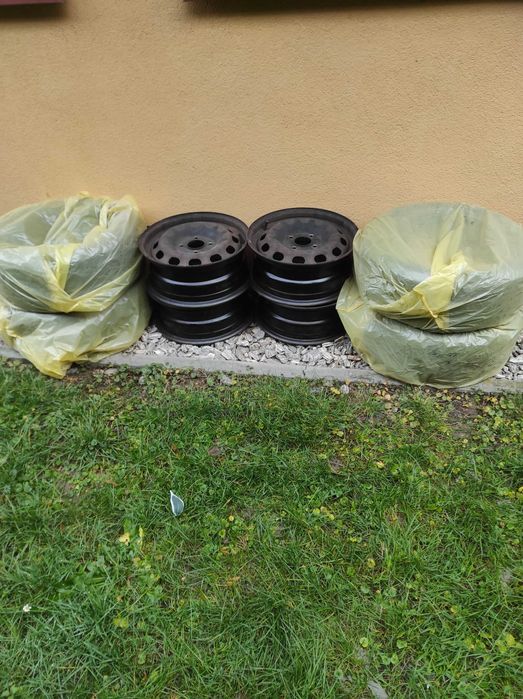 sprzedam opony letnie wraz z felgami i kołpakami