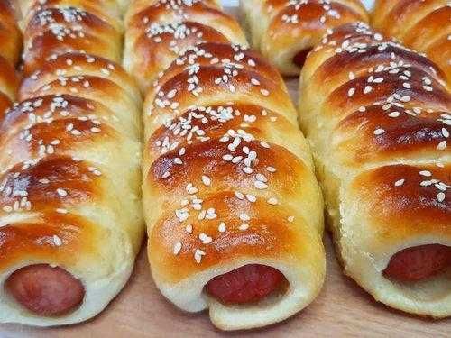 Смажені та духові пиріжки, чебуреки, сосіска в тісті на замовлення