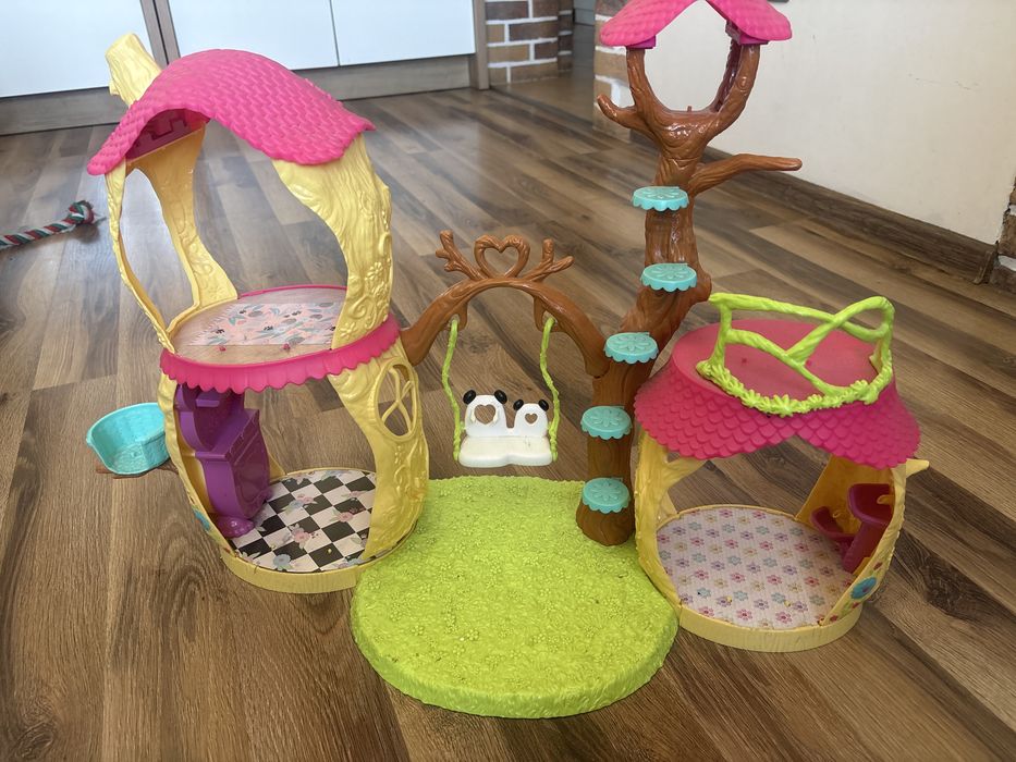 Domek Enchantimals duży.