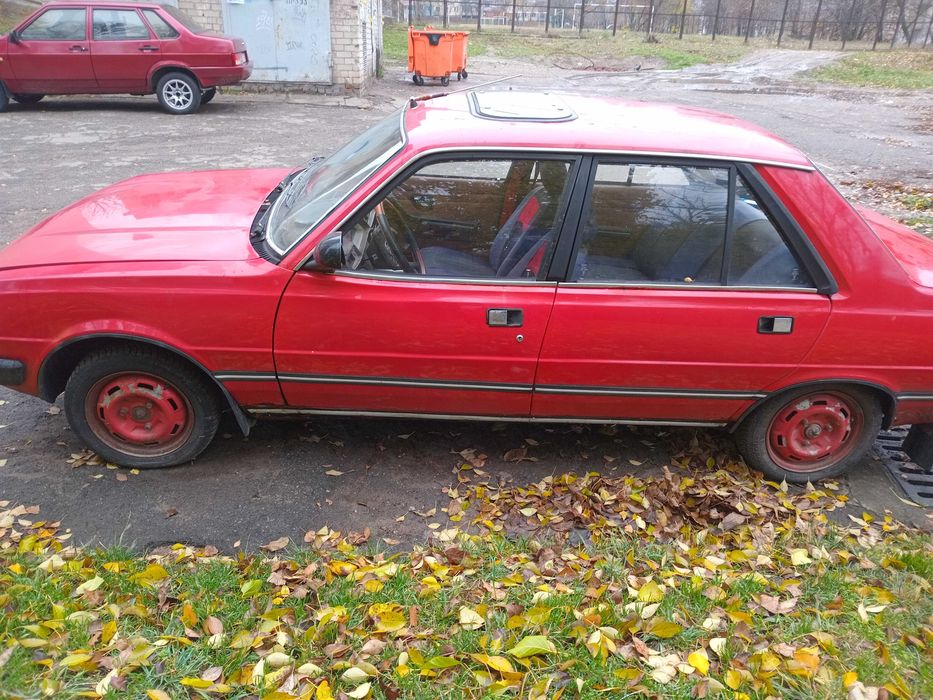 Авто Peugeot 305