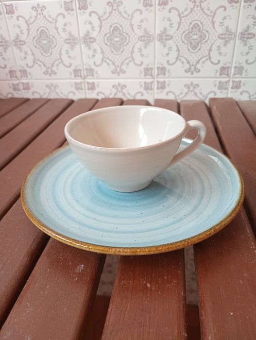 Prato e chávena novos