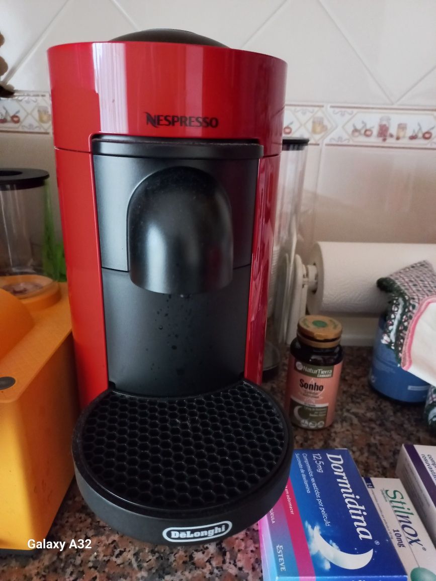 Vendo máquina de café da marca DELONGHI a lazer.