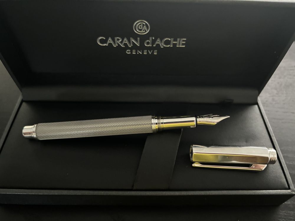 Caneta de tinta permanente CARAN D’ACHE VARIUS IVANHOE METAL M