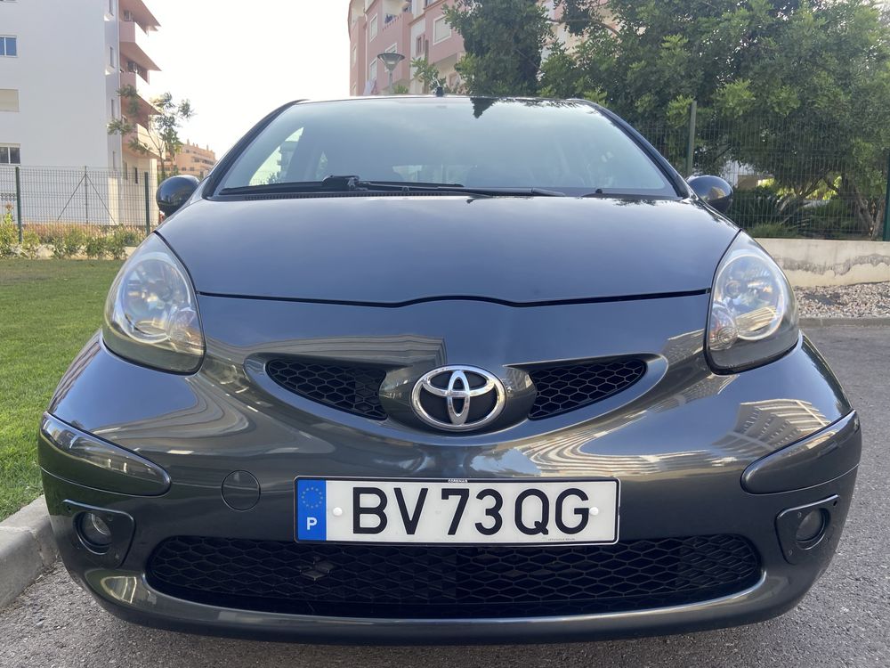 Toyota Aygo • Jantes Especiais • Multimidia • AC  • 129 mil km