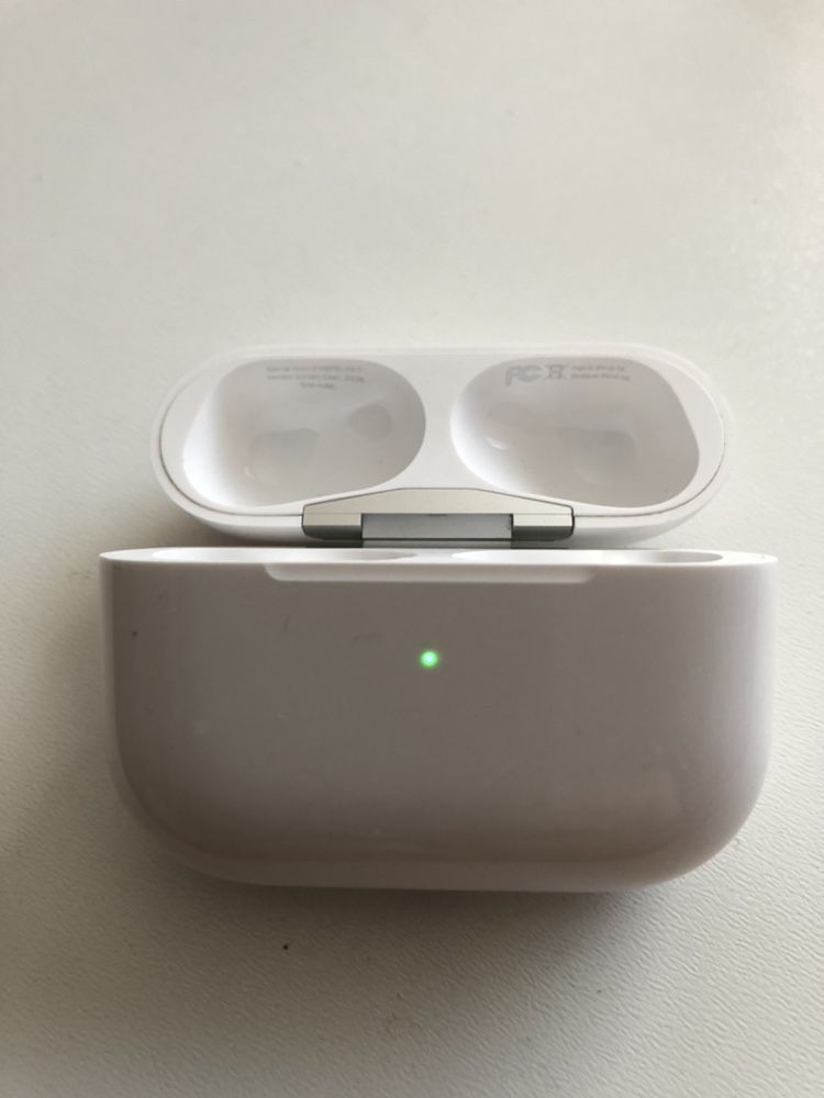 Оригинал Кейс аирподс AirPods PRO case wireless. б.у. рабочий ОРИГИНАЛ