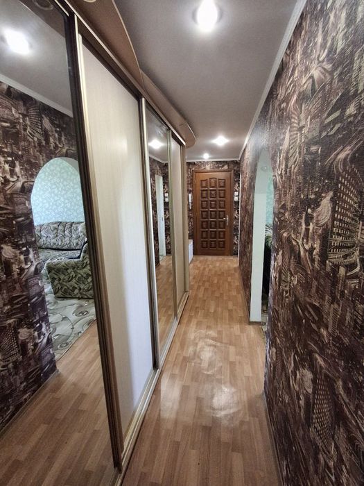 Продається, трикімнатна квартира, Кущівка.