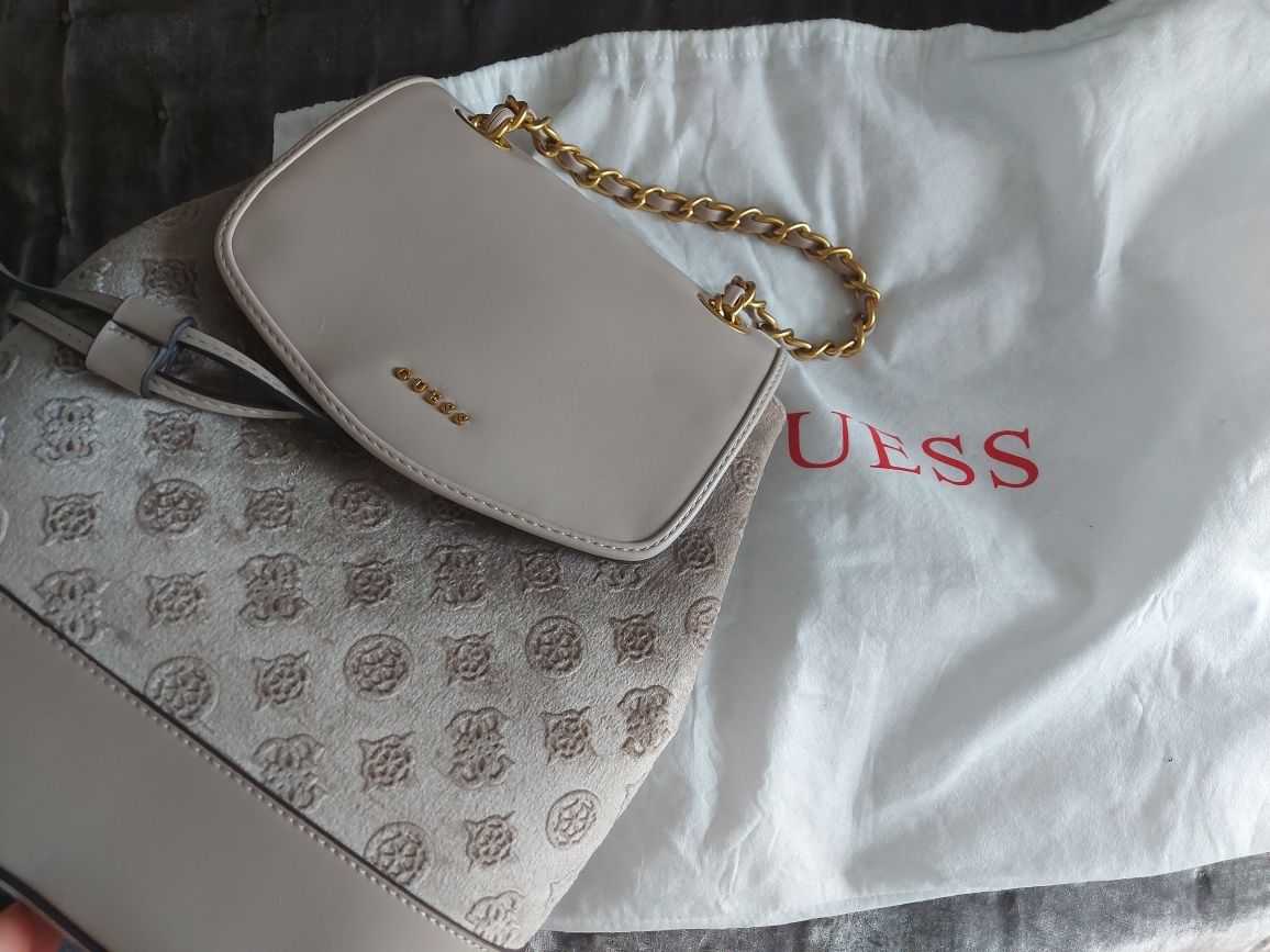 GUESS plecak model Kimi aksamit piaskowy