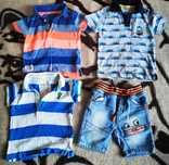 3 bluzki z kołnierzykiem i spodenki jeansowe