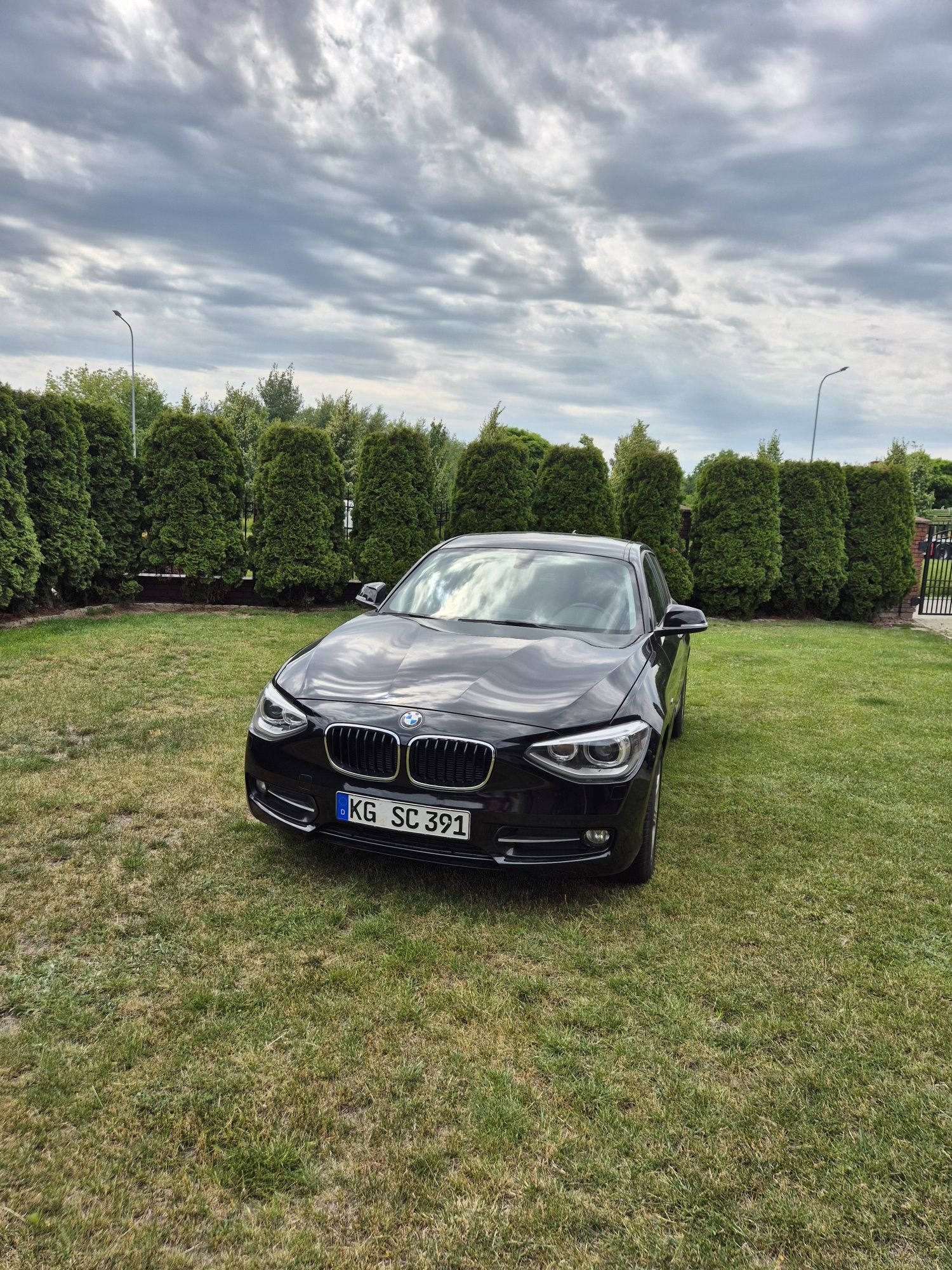 BMW Serii 1 (F20) – 2011r – Zadbany Hatchback gotowy do jazdy!
Lokaliz