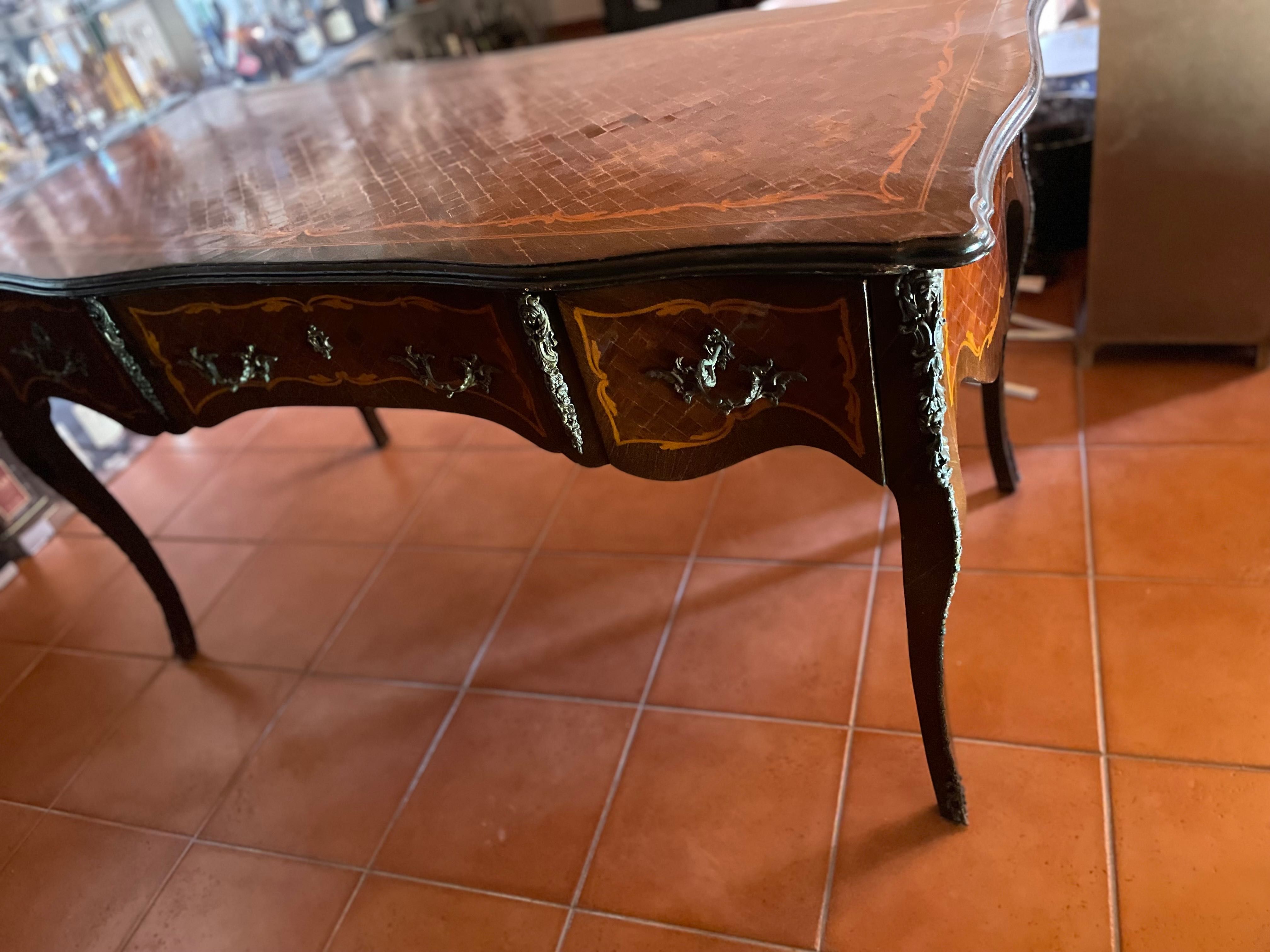 Mesa antiga para colecionador