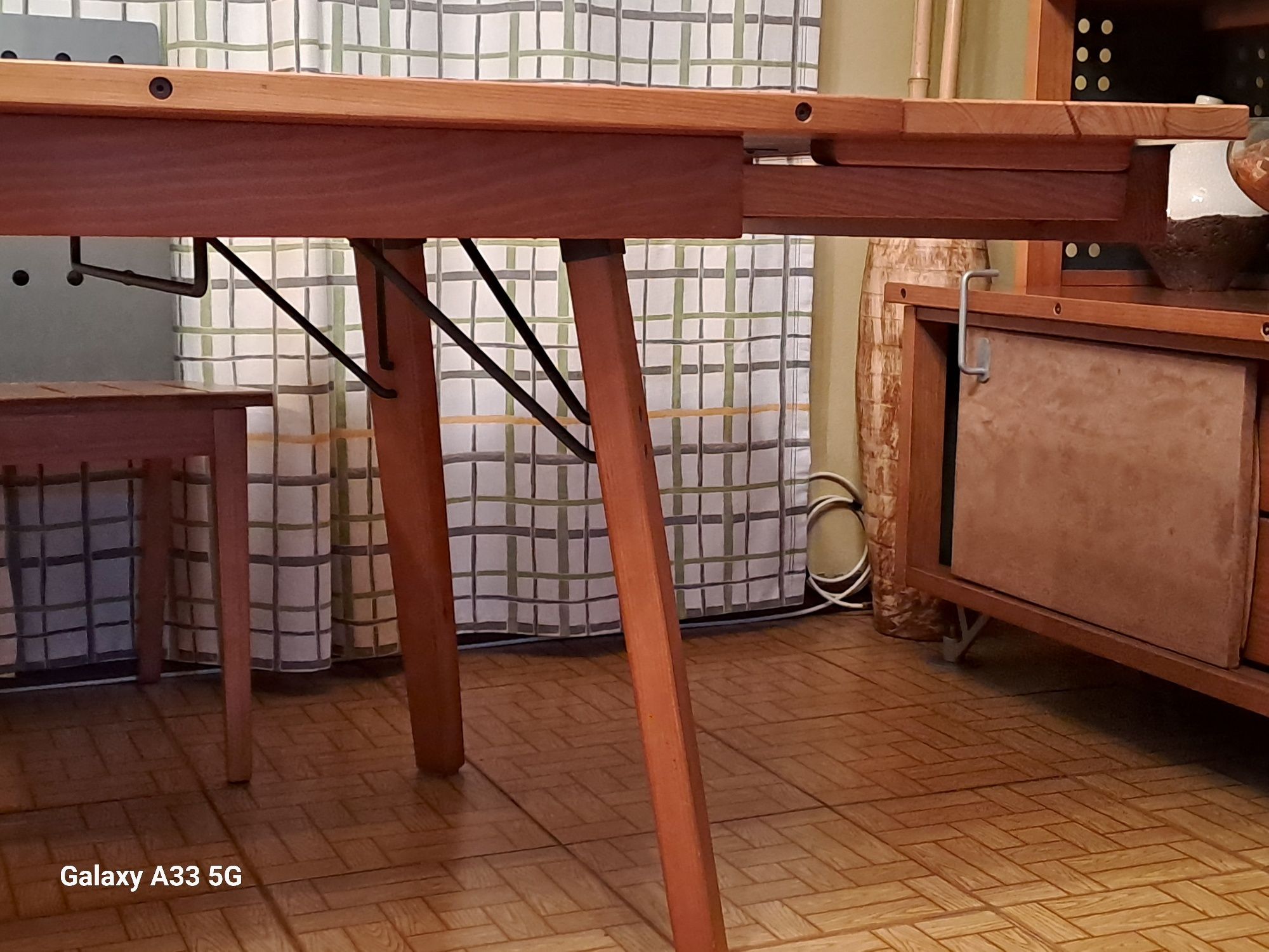 Mesa de jantar e cadeiras