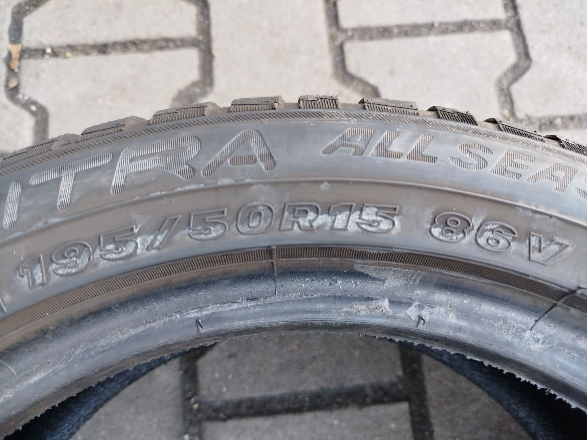 Opony całoroczne Maxxis 195/50R15