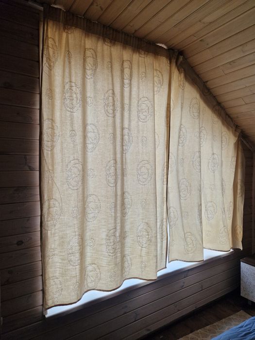 Штори цупкі на скошене вікно