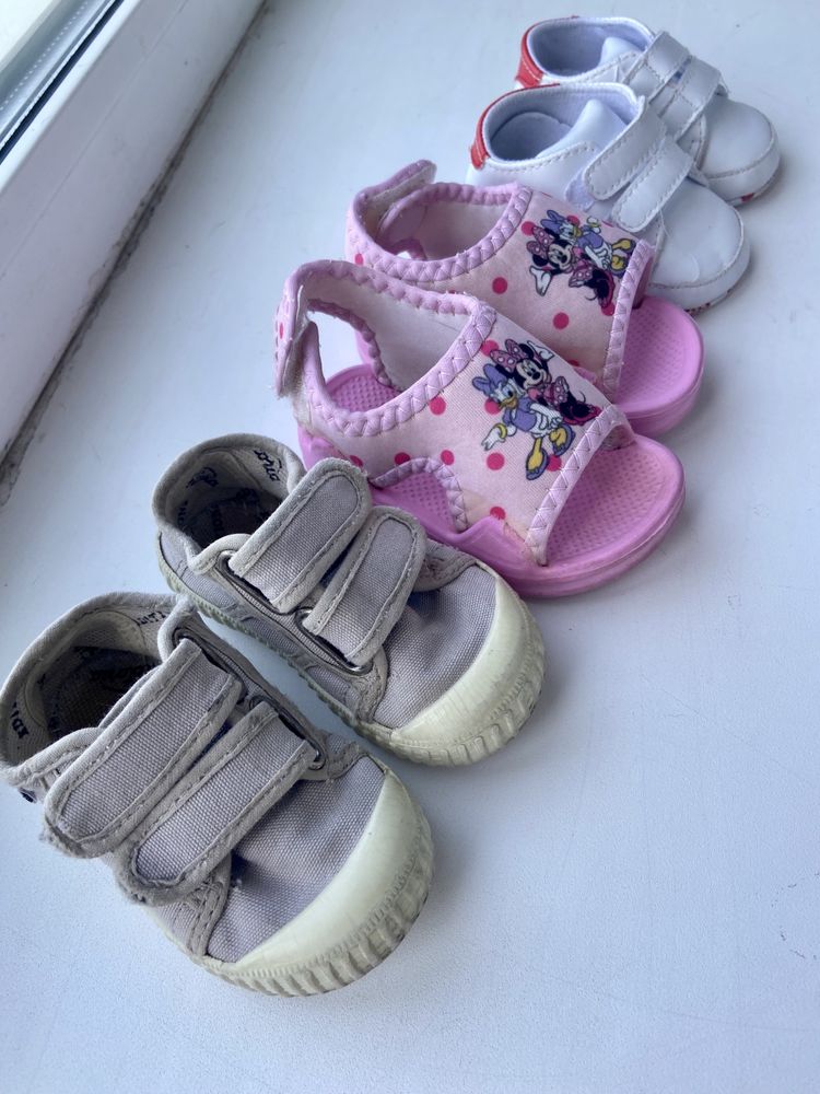 Взуття для дитини ,дитячі кросівки, босоніжки, 19 розмір