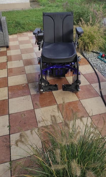 Wózek inwalidzki elektryczny