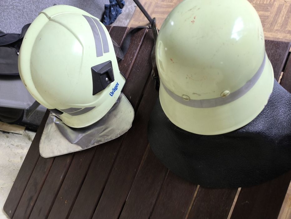 Hełmy strażackie, pasy