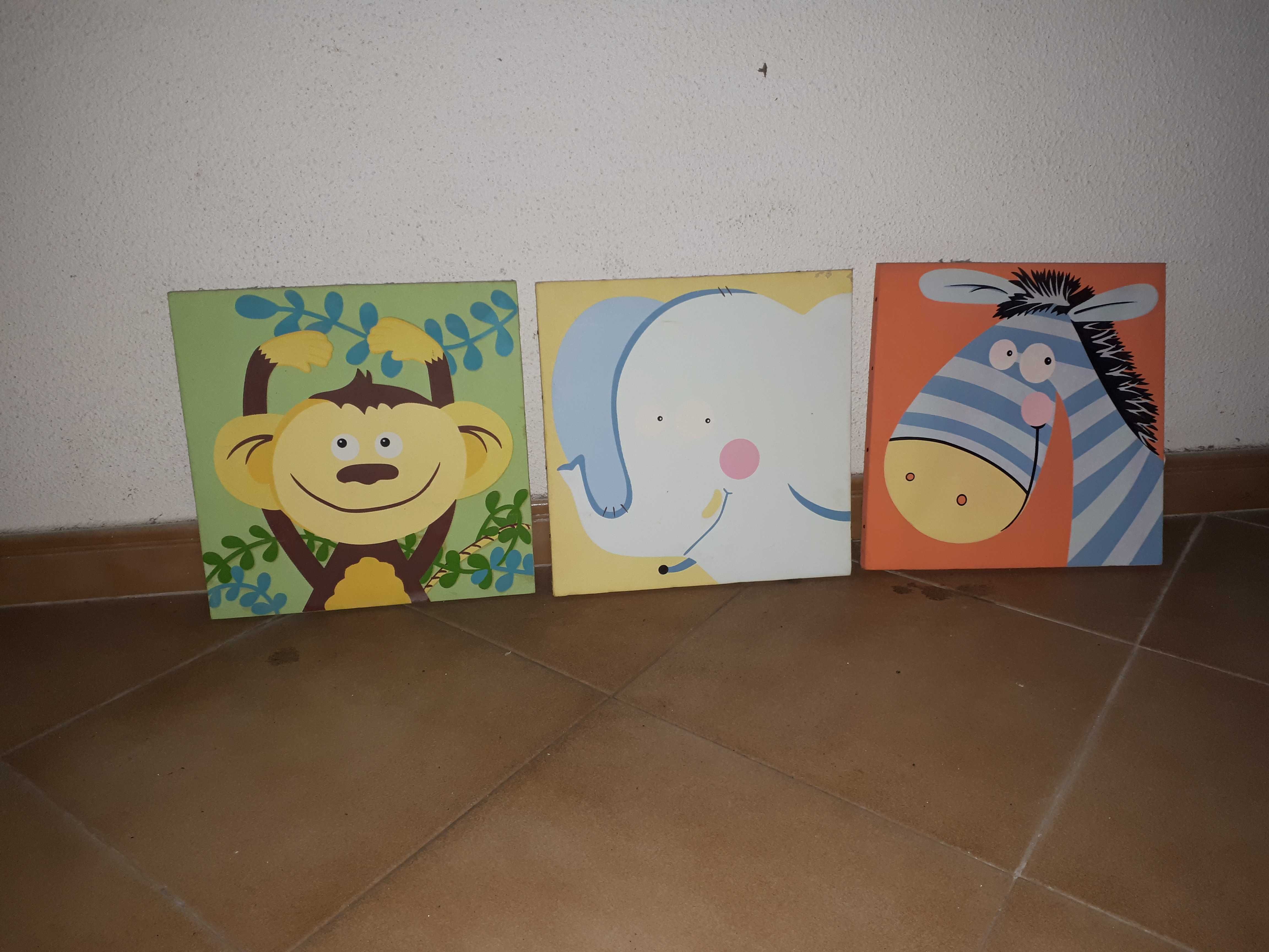 3 telas de decoração para quarto de bebé.