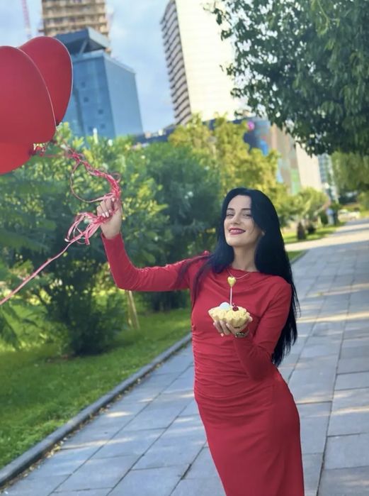 Сукня червоного кольору розмір (М-Л)