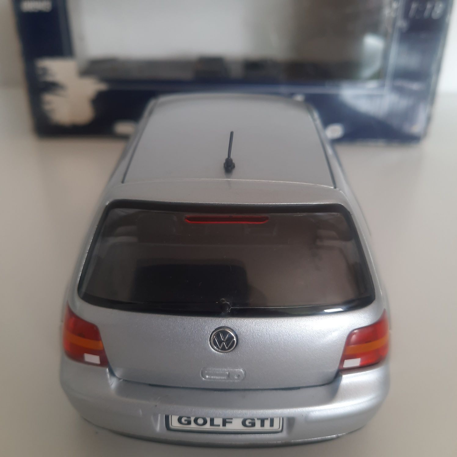 Volkswagen golf IV gti revell 1:18 srebrny tuning