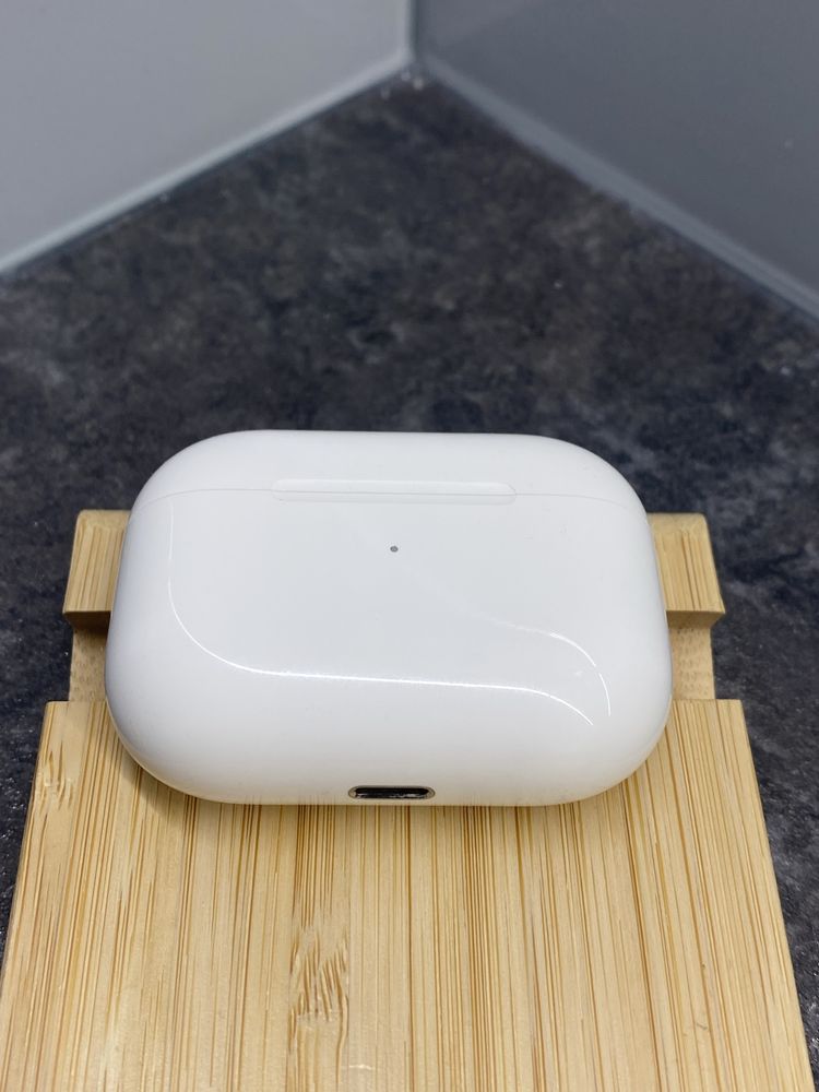 Etui Ladujace Airpods Pro 1 Stan idealny