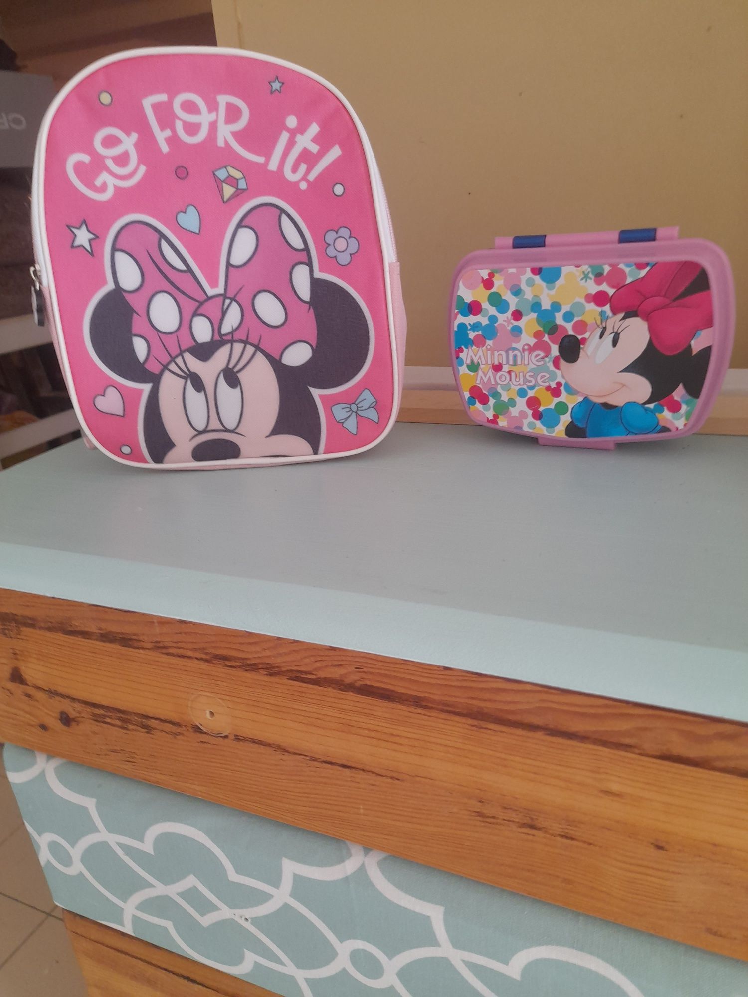 Mochila mais lancheira da minnie novo.