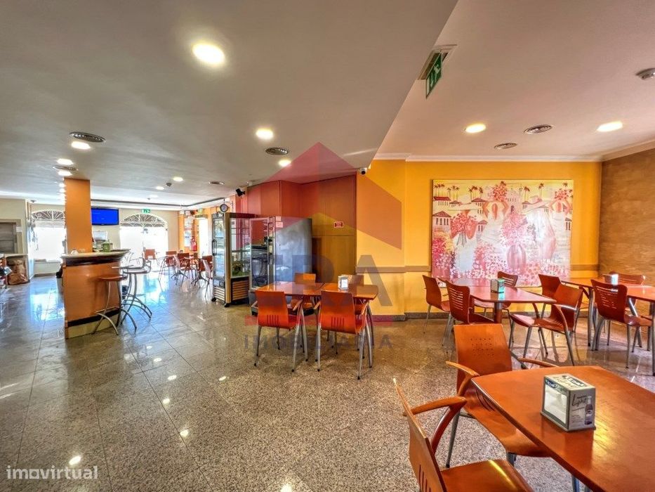 Comércio de cafetaria, pastelaria, restauração e showroom de vinhos...