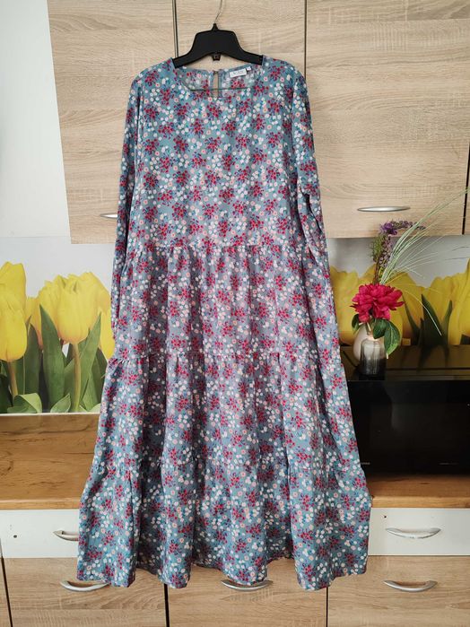 Śliczna lekka sukienka midi VRS rozmiar ok 46/48 poliester kwiaty