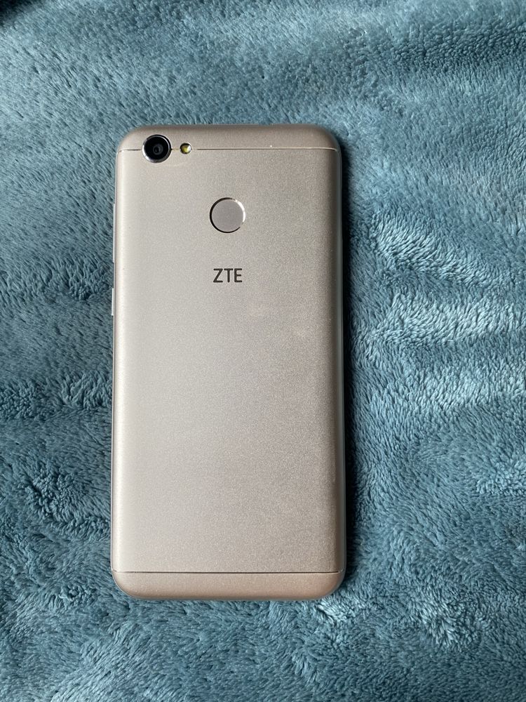 Телефон ZTE Blade A6