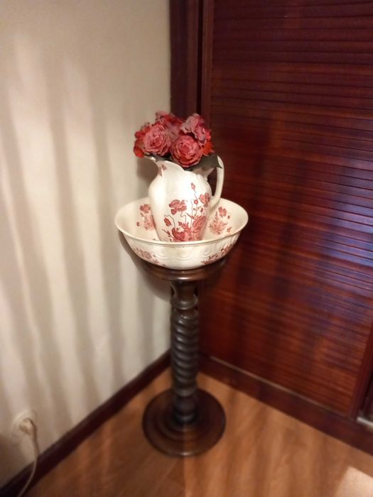 Coluna em madeira torneada