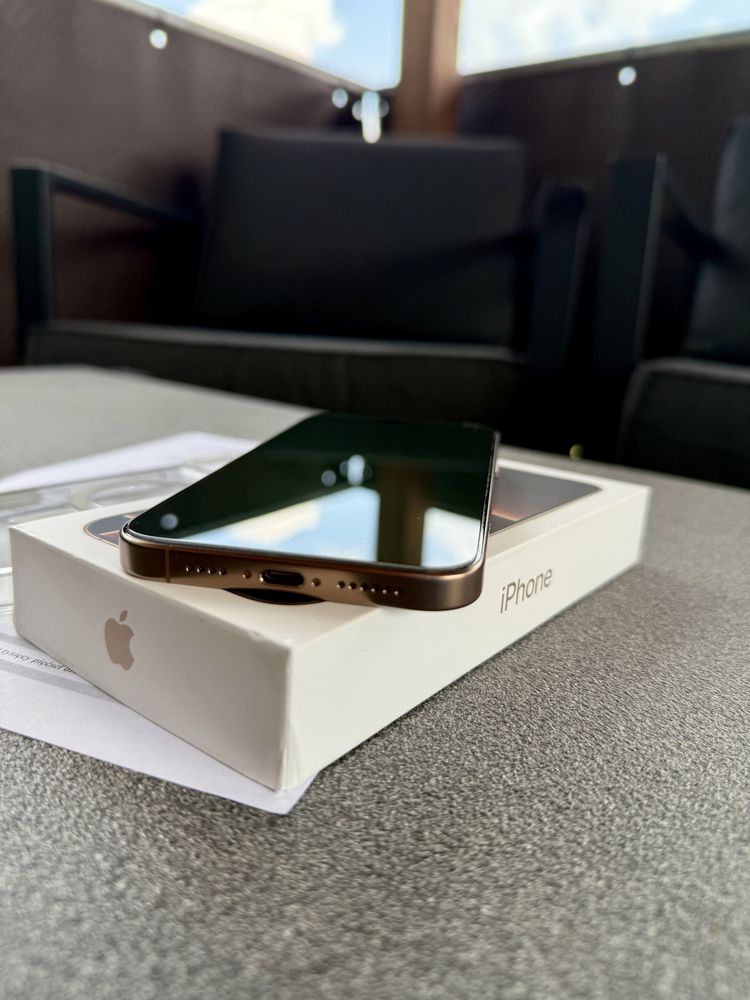 Iphone 16 Pro Max 256GB + clear case.