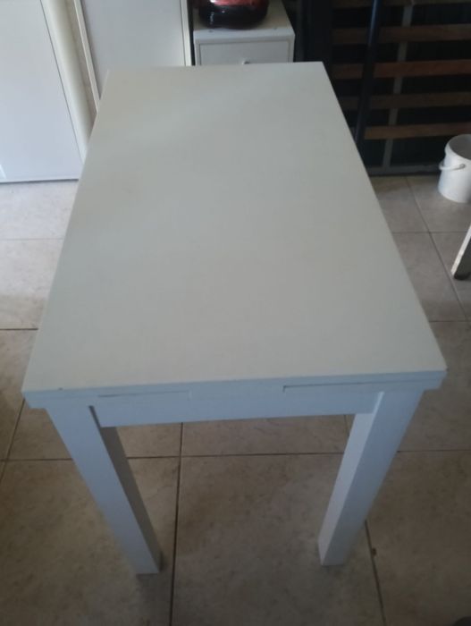 Mesa de cozinha branca