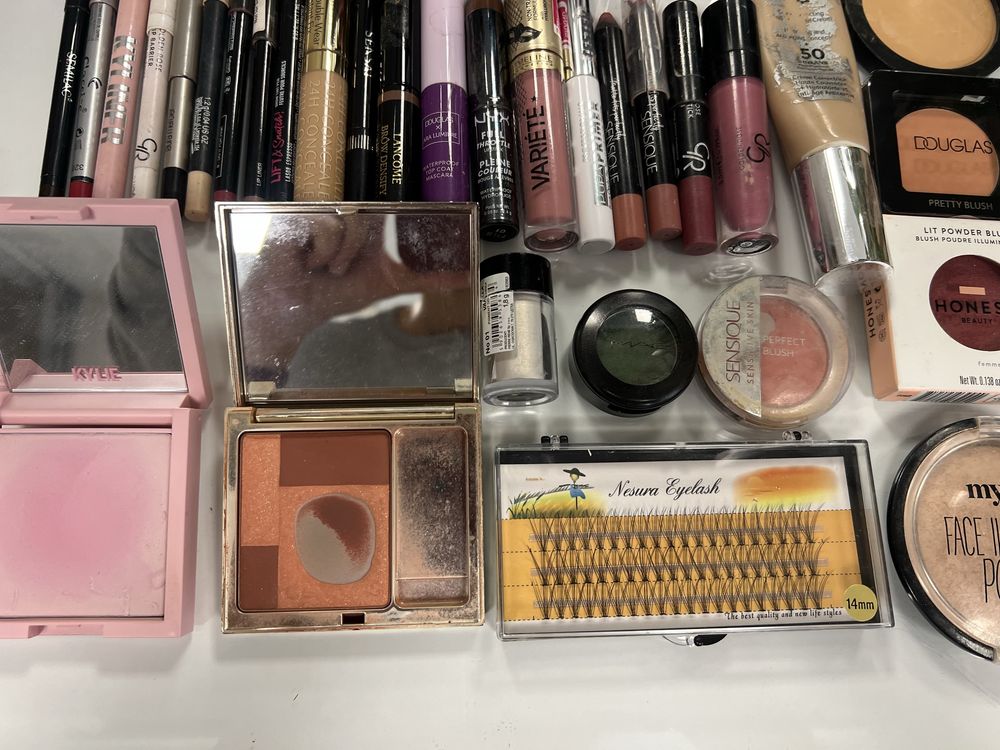 Zestaw kosmwtykow Mac Estee lauder, chanel, sensai, Dior Douglas